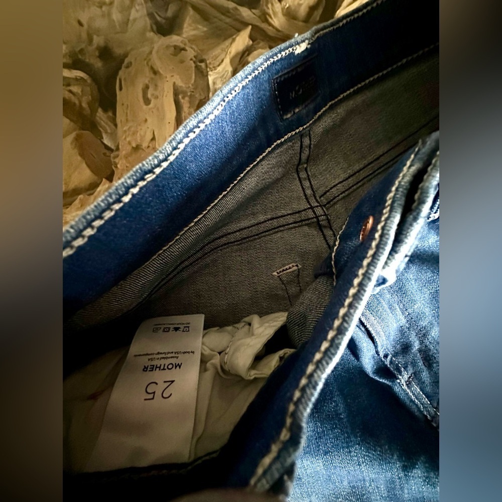 MOTHER Mid Rise Dazzler Crop Fray Jeans “Squeeze It” NWOT— 25, Signature Fit - Picture 8 of 16